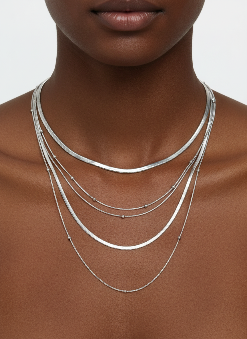 Colar em pele morena