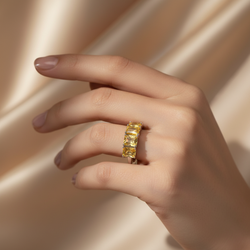 Mulher usando Anel Quad Lux Citrino